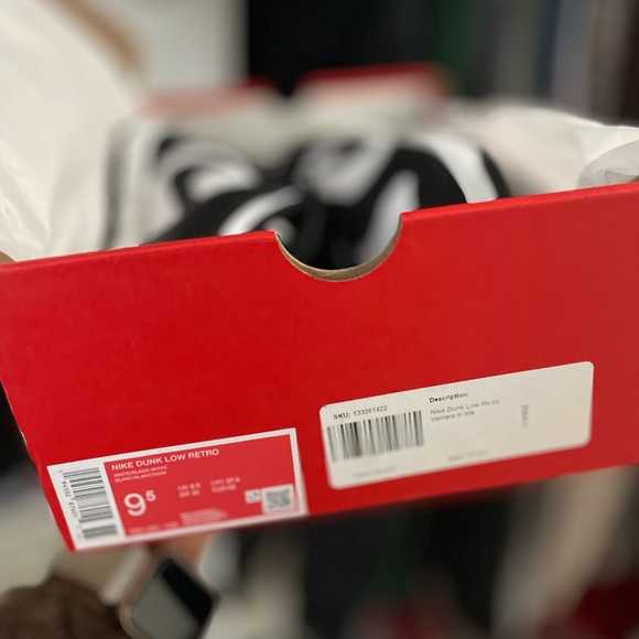 Nike Black and White Men's Sneakers
Brand new - Picture 2 of 4